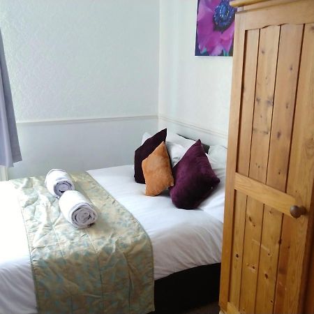Napier Town House - Self Catering - Guesthouse Style - Twin And Double Rooms Workington Bagian luar foto